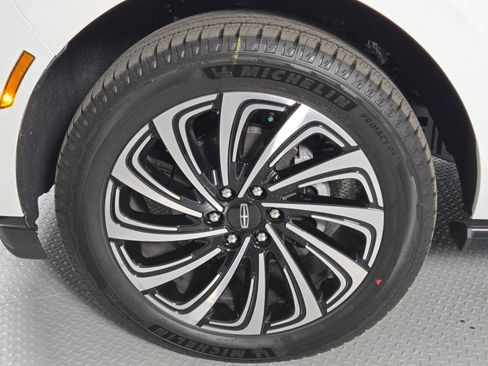 New 2026 Lincoln Navigator L Black Label AWD/4WD image 11