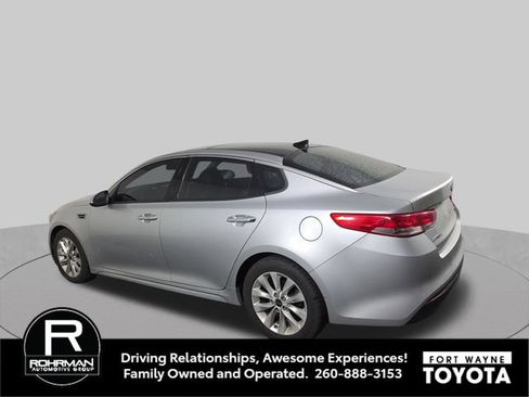Used 2017 Kia Optima EX w/ Premium Package FWD image 10