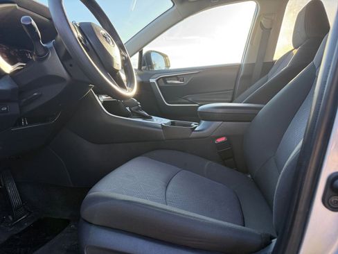 Used 2025 Toyota RAV4 XLE image 28