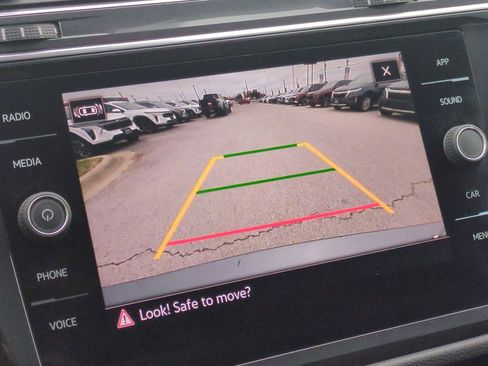 Used 2024 Volkswagen Tiguan SE image 14