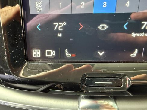 Used 2024 Volvo XC60 B5 Core image 24