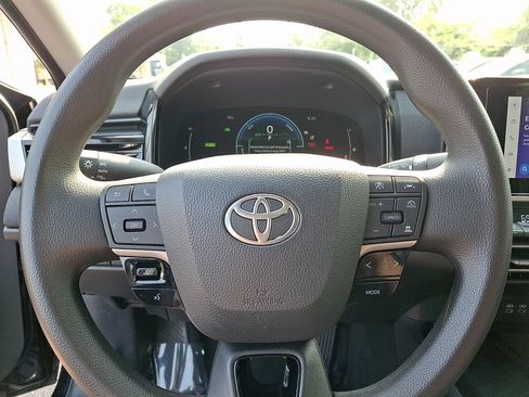 Used 2025 Toyota Camry LE FWD image 19