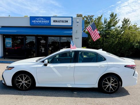 Used 2021 Toyota Camry SE FWD image 21