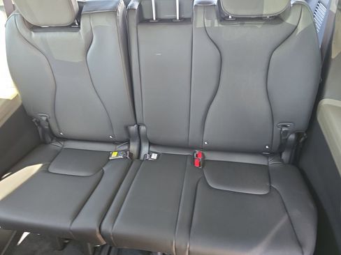 New 2026 Kia Carnival EX FWD image 18