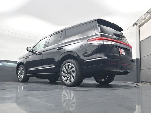 Used 2024 Lincoln Navigator Premiere image 23