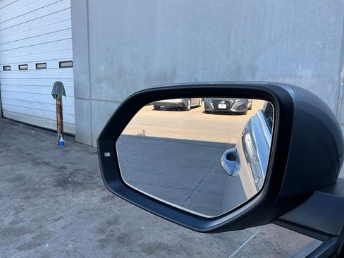 Used 2025 Volkswagen Atlas Cross Sport SE image 18