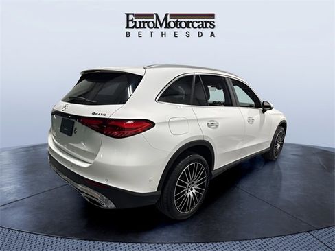 Used 2025 Mercedes-Benz GLC 300 4MATIC image 5