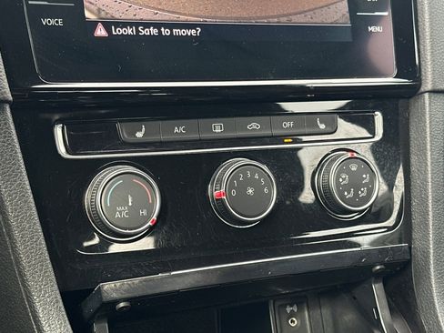 Used 2018 Volkswagen GTI SE image 19