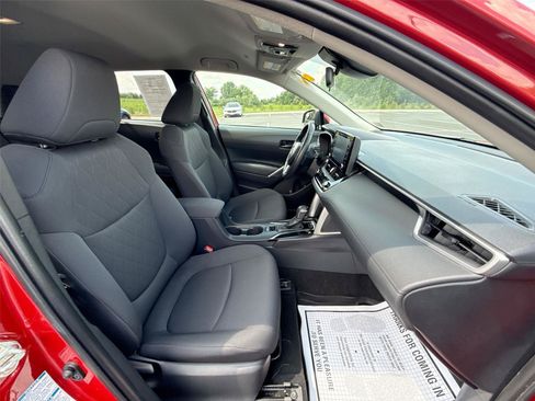 Used 2022 Toyota Corolla Cross LE AWD/4WD image 19