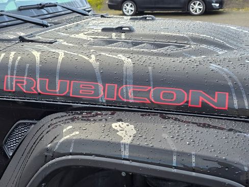 Used 2024 Jeep Wrangler Rubicon image 11