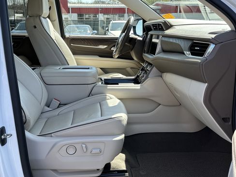 Used 2022 GMC Yukon XL Denali image 12
