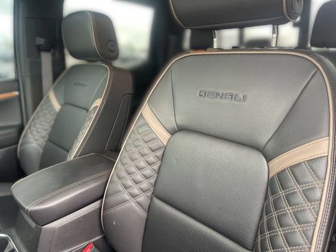 Used 2023 GMC Canyon Denali AWD/4WD image 5