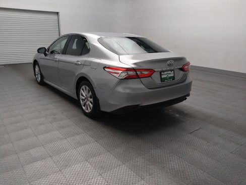 Used 2018 Toyota Camry LE FWD image 5