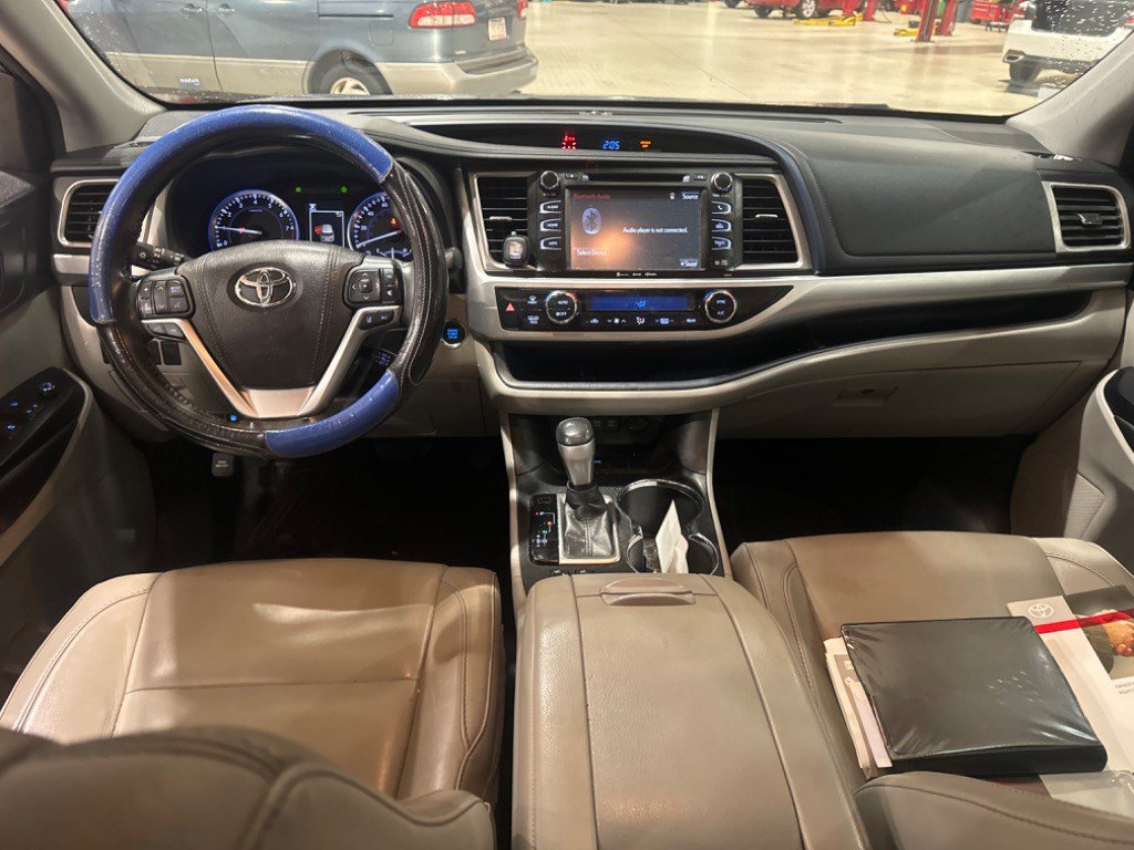 Used 2018 Toyota Highlander XLE FWD image 10