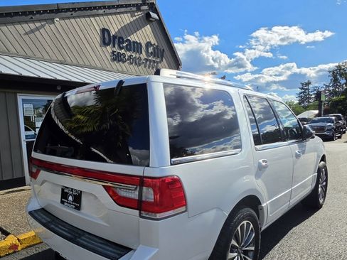 Used 2016 Lincoln Navigator Select RWD image 7