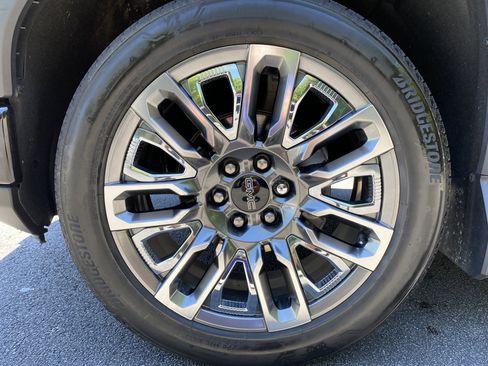 Used 2024 GMC Sierra 1500 Denali Ultimate AWD/4WD image 13