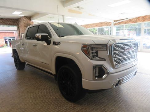 Used 2019 GMC Sierra 1500 Denali w/ Denali Ultimate Package AWD/4WD image 3