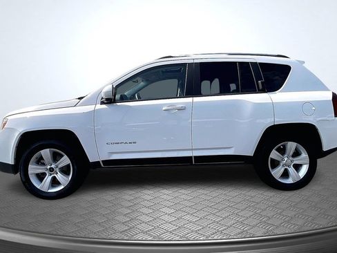 Used 2014 Jeep Compass Latitude w/ Sun/Sound Group FWD image 8