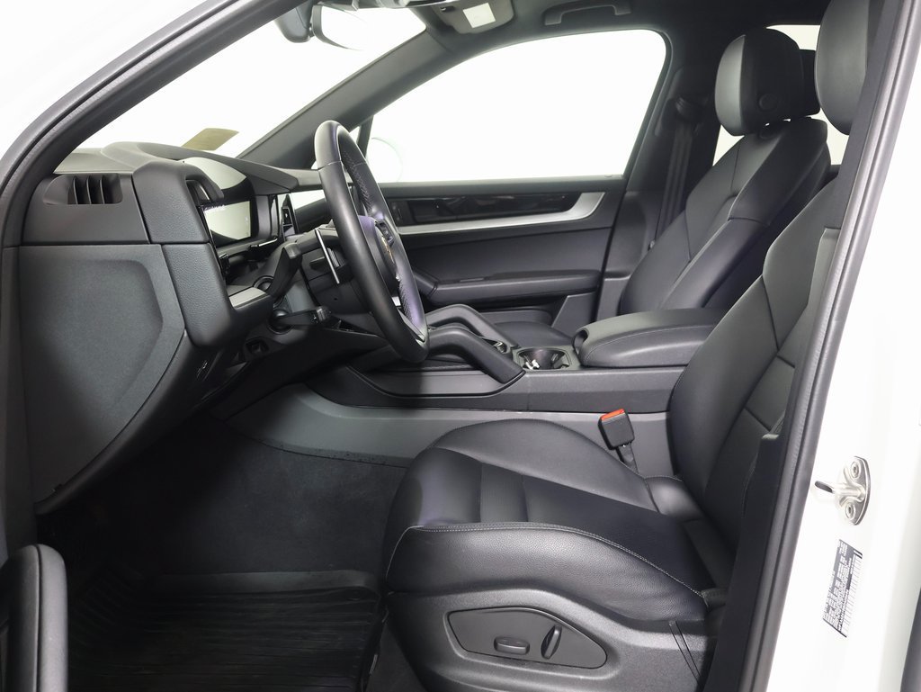 Certified 2025 Porsche Cayenne AWD/4WD image 5