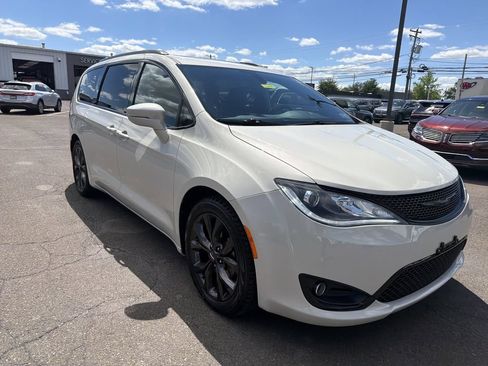 Used 2020 Chrysler Pacifica Limited w/ S Appearance Package FWD image 7