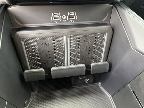 Used 2025 RAM 2500 Laramie AWD/4WD image 26