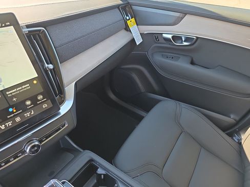 New 2026 Volvo XC90 B6 Plus w/ Protection Package Premier image 19