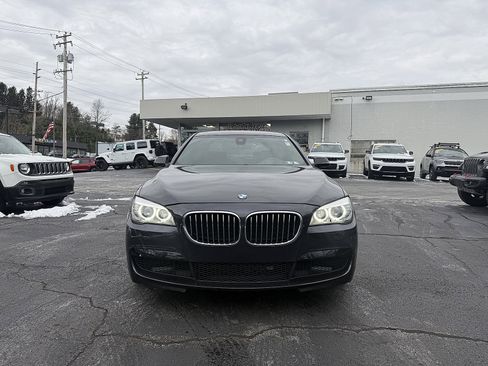 Used 2013 BMW 750Li image 2