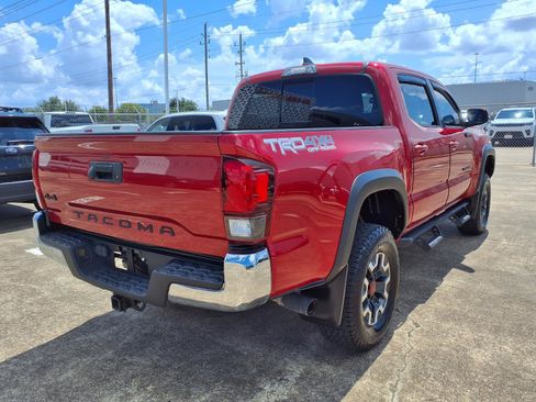 Used 2018 Toyota Tacoma TRD Off-Road AWD/4WD image 25