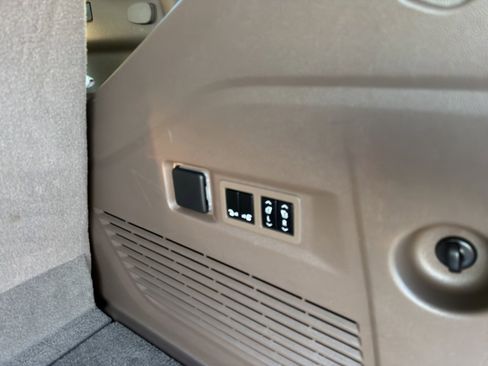 Used 2021 GMC Yukon Denali w/ Denali Ultimate Package image 12