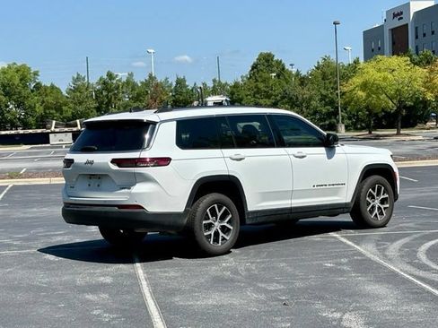 Used 2023 Jeep Grand Cherokee L Limited w/ Luxury Tech Group II AWD/4WD image 8
