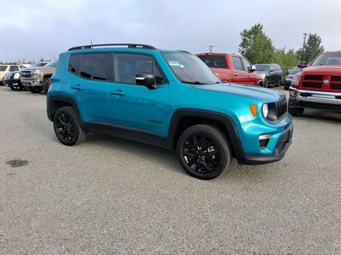 Certified 2022 Jeep Renegade Altitude w/ Convenience Group AWD/4WD image 2
