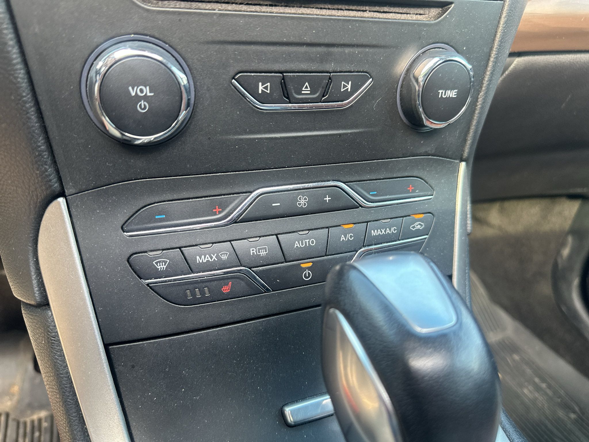 Used 2018 Ford Edge SEL w/ Equipment Group 201A AWD/4WD image 29