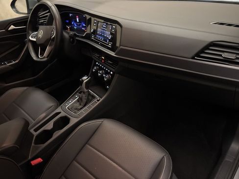 Used 2024 Volkswagen Jetta SE image 19