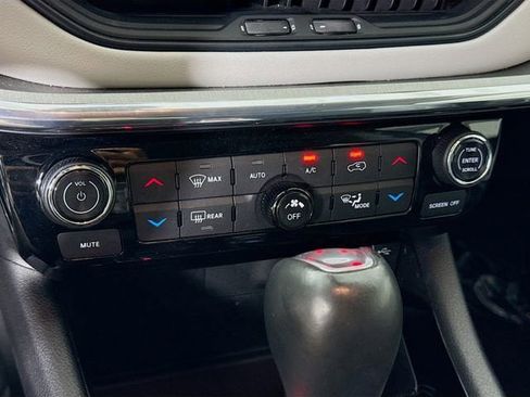 Used 2022 Jeep Compass Limited image 15