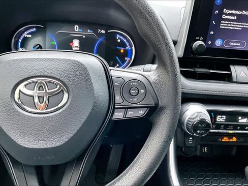 Used 2025 Toyota RAV4 XLE AWD/4WD image 25
