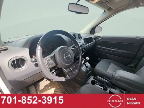 Used 2013 Jeep Compass Latitude AWD/4WD image 12