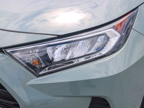 Certified 2021 Toyota RAV4 XLE Premium FWD image 6