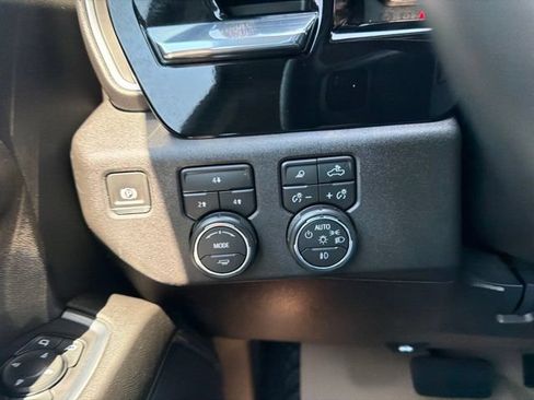 Certified 2024 Chevrolet Silverado 2500 LT w/ Midnight Edition AWD/4WD image 22