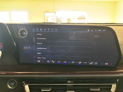 Used 2024 Chevrolet Traverse RS w/ LPO, Floor Liner Package image 40