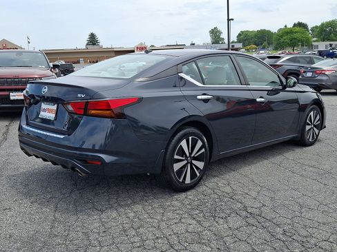 Used 2021 Nissan Altima 2.5 SV w/ SV Premium Package FWD image 6