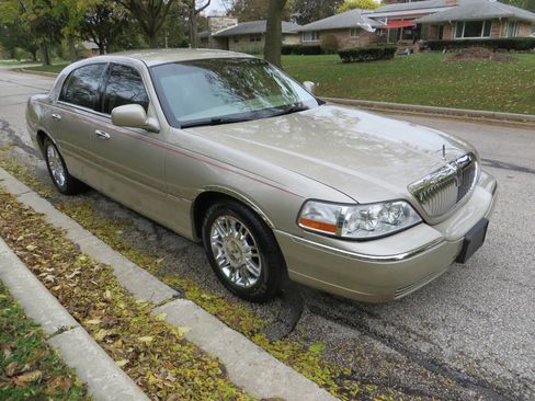 Used 2008 Lincoln Town Car Signature Limited image 7