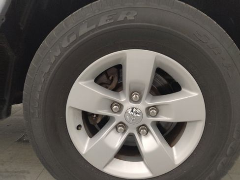 Used 2020 RAM 1500 Classic SLT image 31