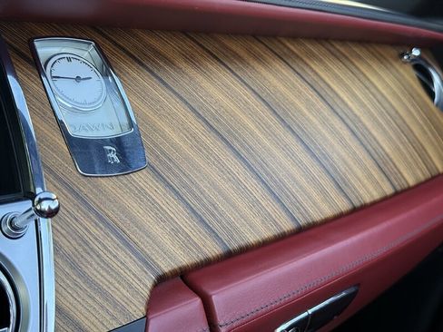 Used 2016 Rolls-Royce Dawn image 16