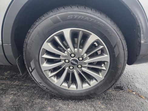 Used 2020 Lincoln Nautilus Premier w/ Equipment Group 101A image 20