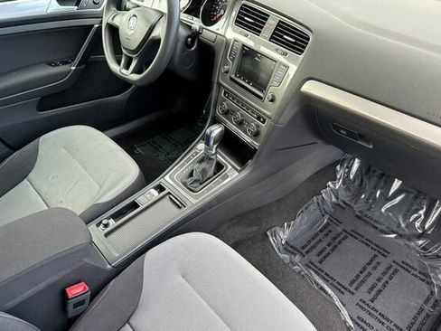 Used 2016 Volkswagen e-Golf SE w/ DC Fast Charging Package image 16