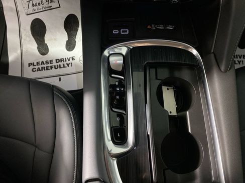 Certified 2024 Buick Enclave Essence AWD/4WD image 19