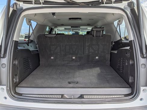 Used 2017 Chevrolet Suburban Premier image 12