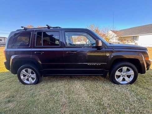 Used 2014 Jeep Patriot Latitude w/ Sun/Sound Group image 1