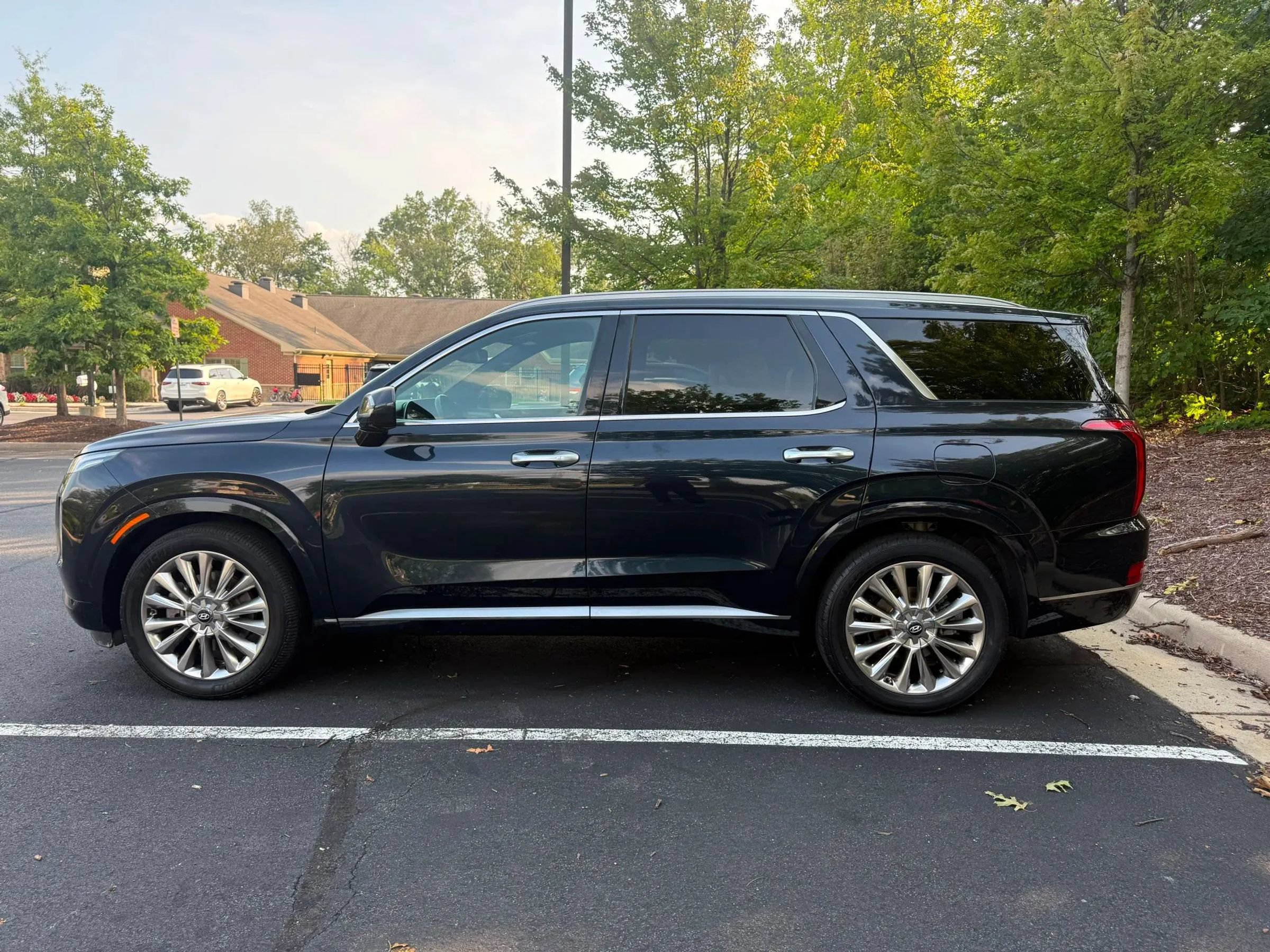 Used 2020 Hyundai Palisade Limited FWD image 4