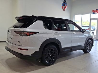 New 2025 Mitsubishi Outlander SE